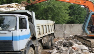 Вывоз строительного мусора с участка в Кызыле недорого от 1588 руб. | 2Землекопа-Кзл